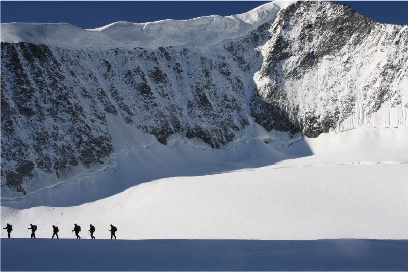 Aangelijnd-over-gletsjer-naar-de-top