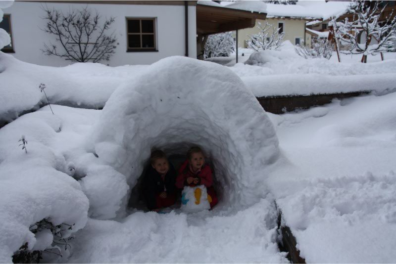 Sneeuwhut-in-de-tuin