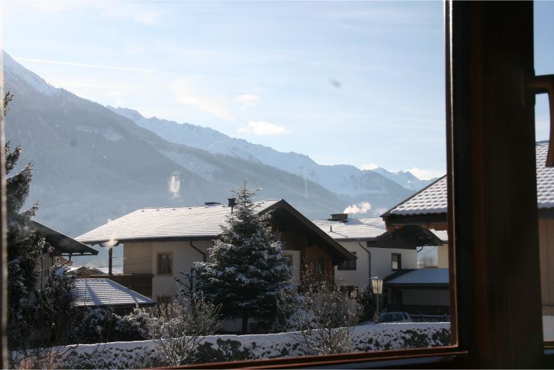 Uitzicht-vanuit-het-badkamer-raam